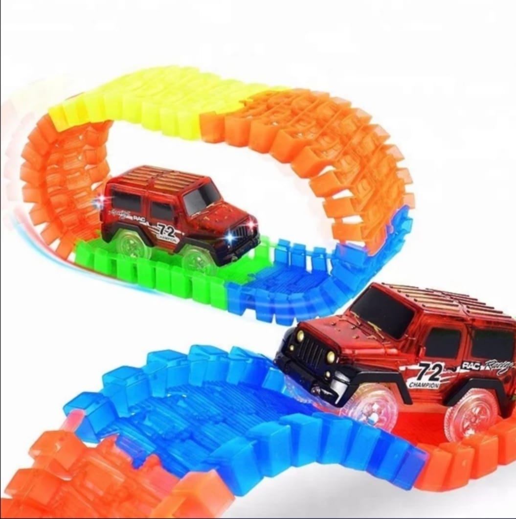 Jucarie Pista Flexibila Magic Tracks, 165 Piese + Masinuta cu LED